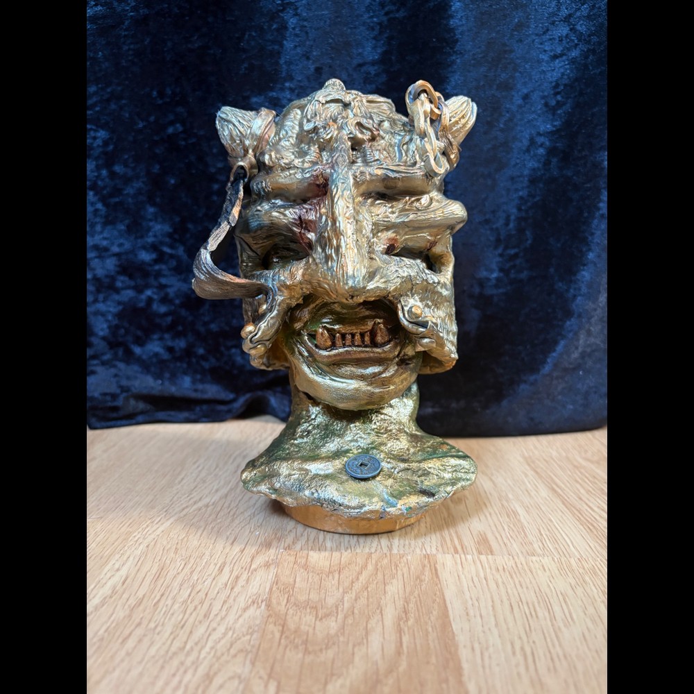 ORC SCULPTÉ À LA MAIN — PIÈCE UNIQUE QUI VOUS DÉFIE DU REGARD (Copie)